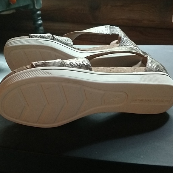 Sandals - Picture 3 of 4